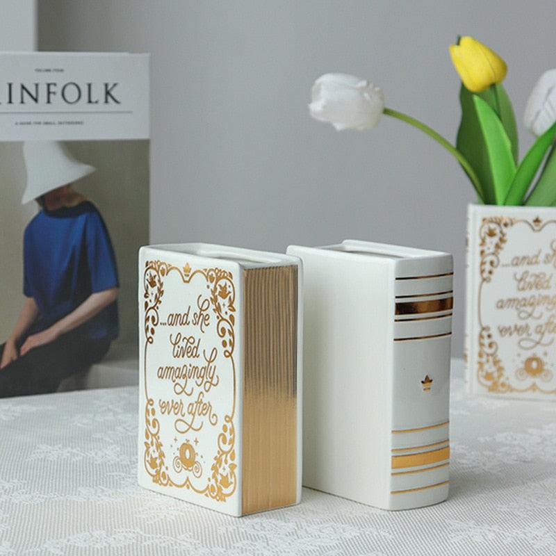 Vaso libro in ceramica dorata – The Refined Emporium